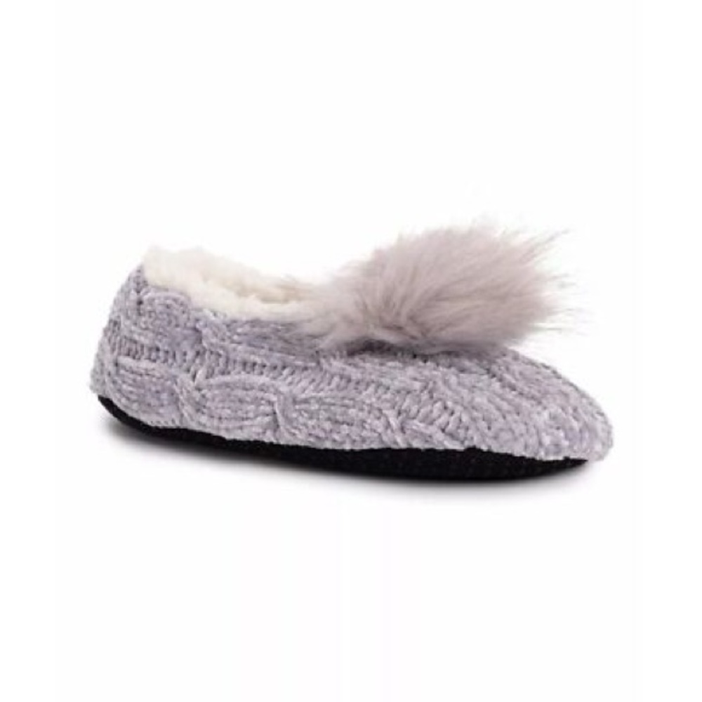 Muk Luks Gray Knit Slippers with Gray Fuzzy Pom small/medium